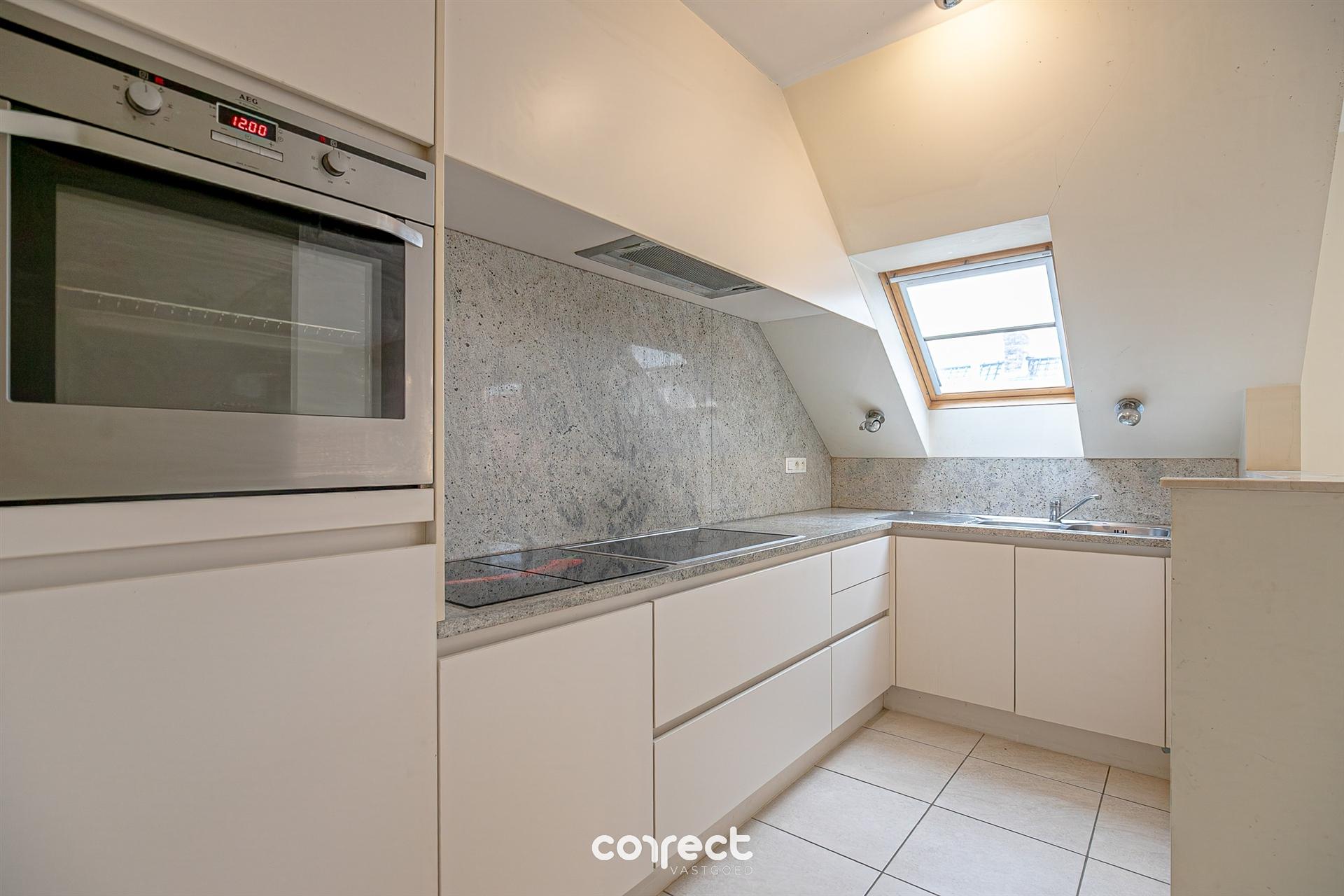 Instapklaar appartement met 3 slaapkamers en terras.  foto 4