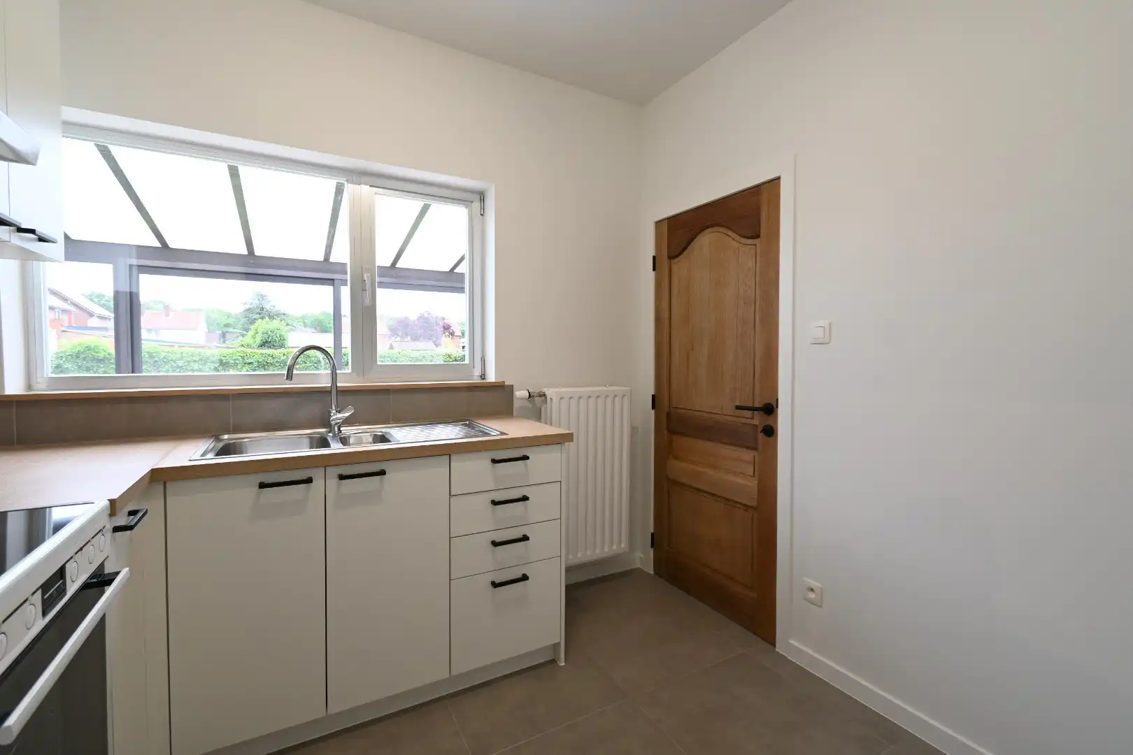 Zorgvuldig gerenoveerde vrijstaande woning met veranda en leuke tuin op 5a24ca te Munsterbilzen foto 13