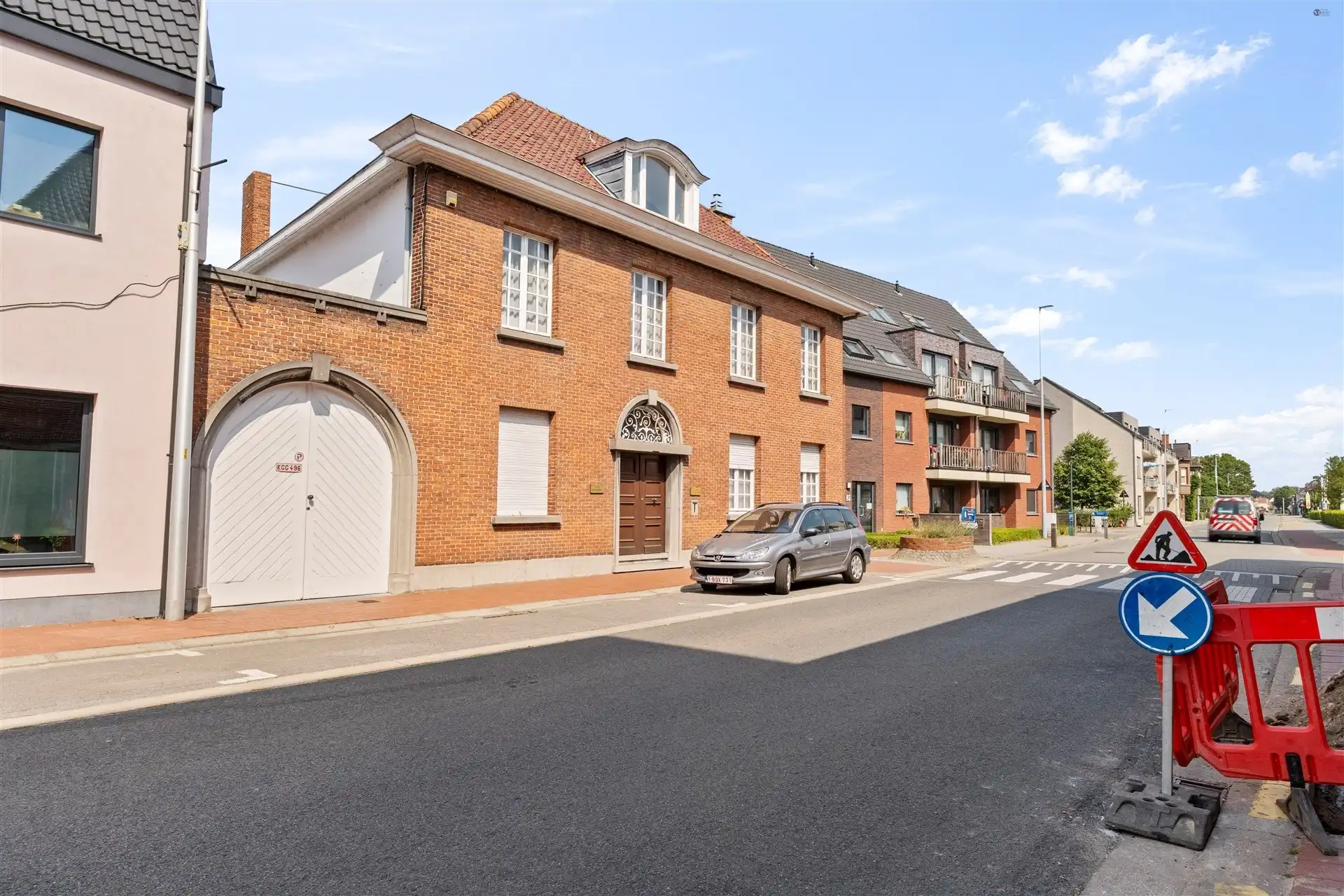 Voormalige dokterswoning, zeer unieke woning mt grote oppervlakten foto 4