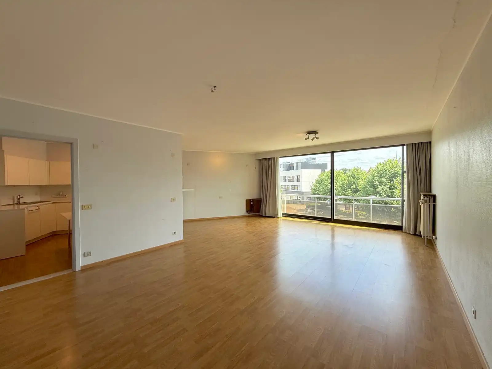 Ruim appartement met 3 slpks in centrum Sint-Kruis foto 3
