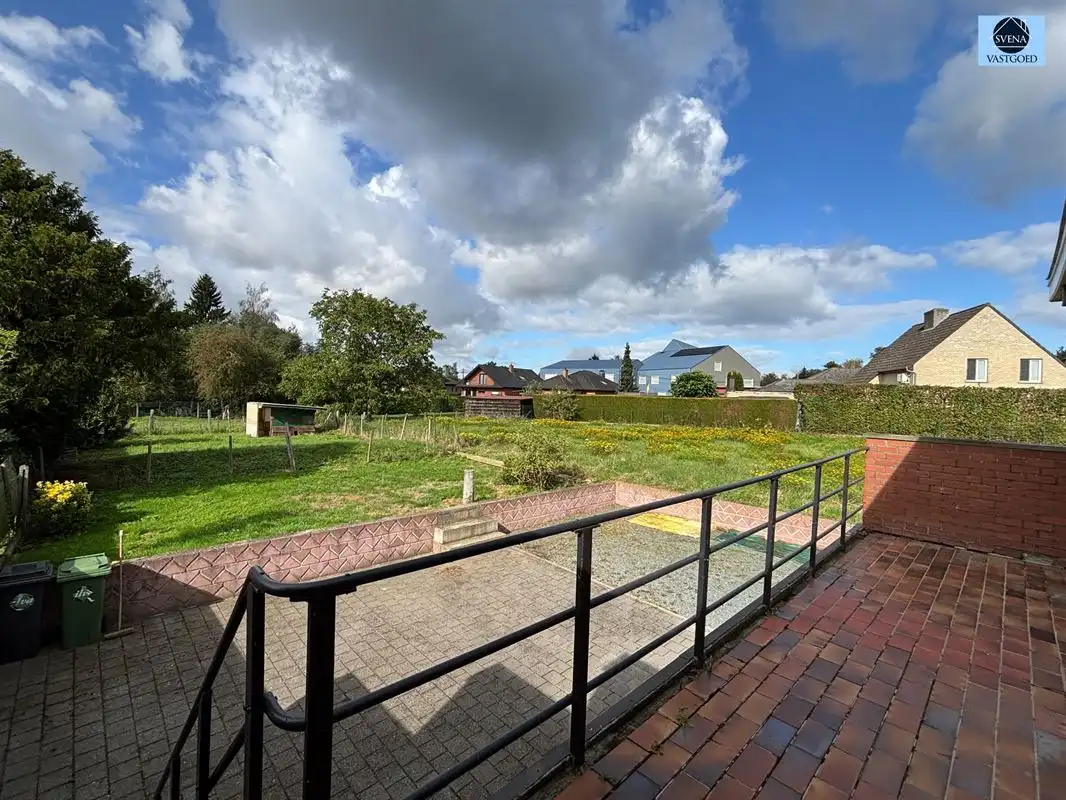 HALFOPENBEBOUWING MET 3 SLAAPKAMERS, TUIN EN GARAGE foto 12