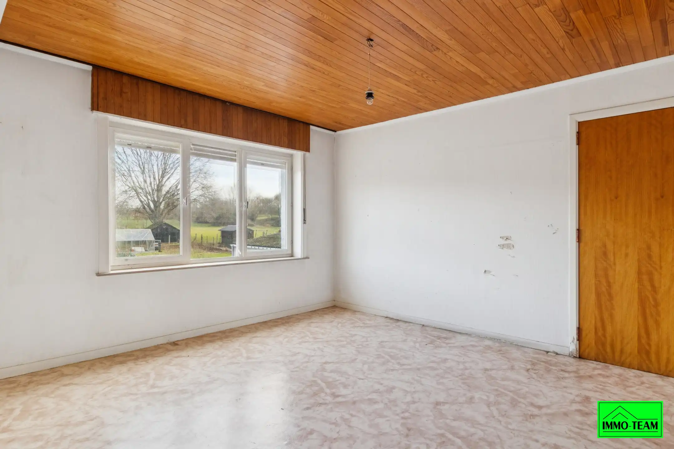 Te renoveren 4-gevel woning met garage en tuin foto 9