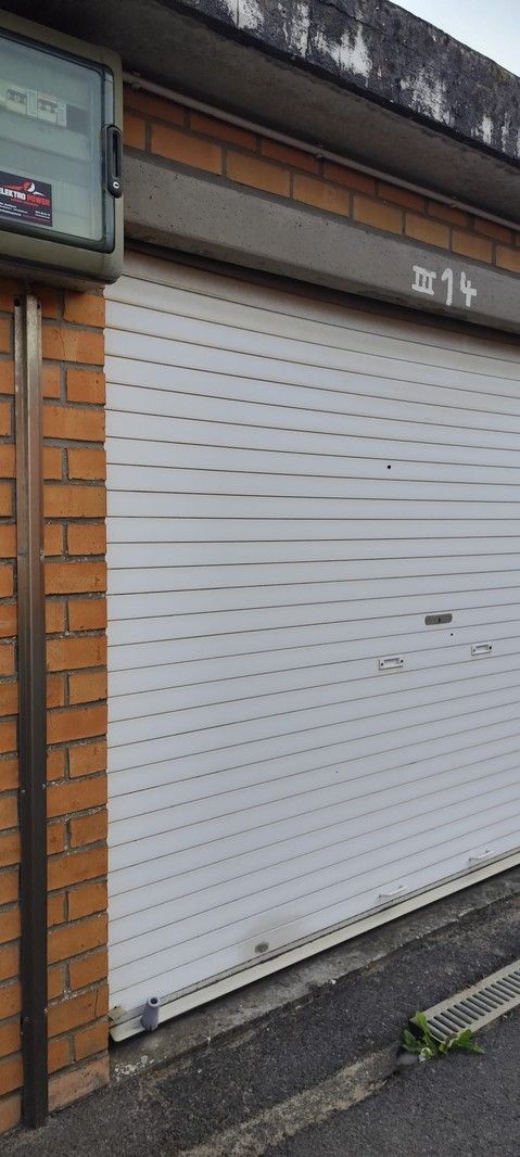 Zeer centraal gelegen afgesloten garagebox foto 4