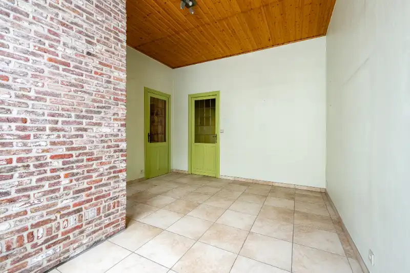 Zeer ruime, te renoveren woning met mogelijkse uitweg. foto 4