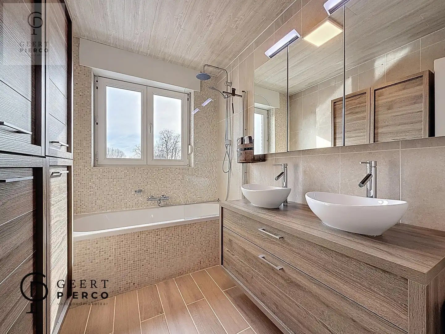 Knappe gerenoveerde gezinswoing foto 33