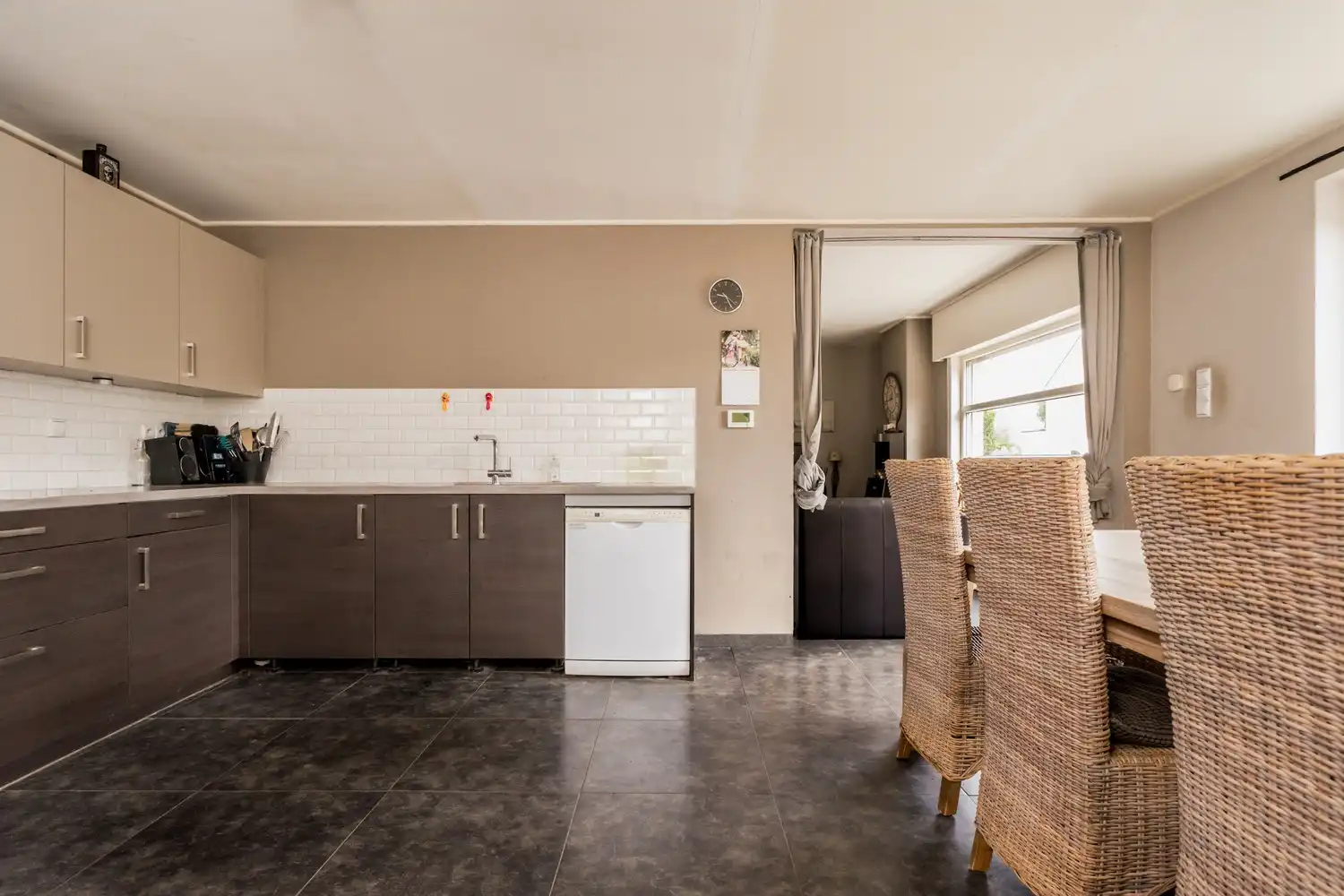 Halfopen bebouwing in landelijke omgeving met ruime tuin foto 9