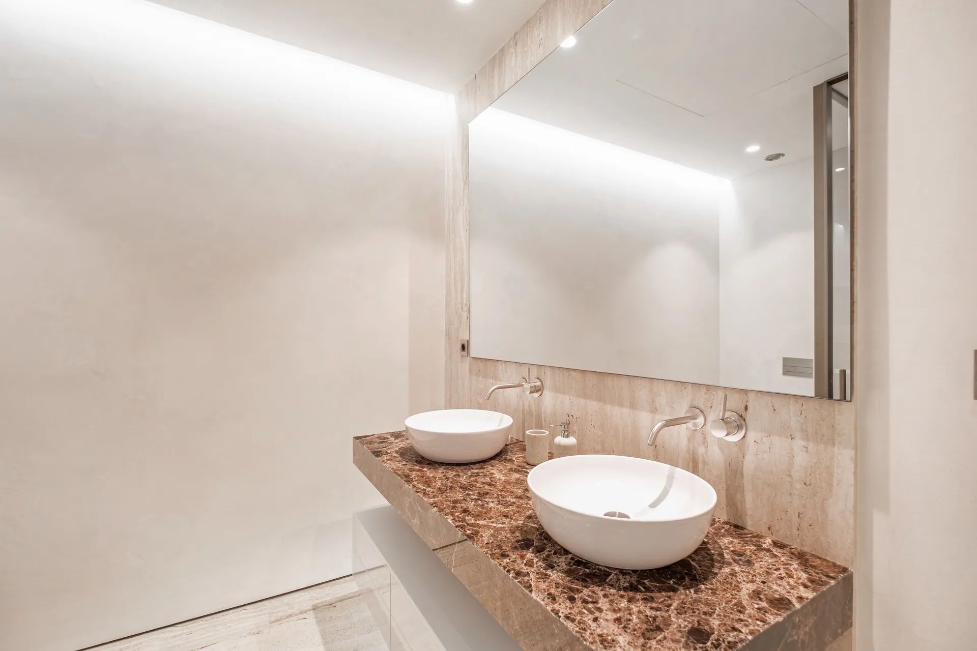 Beleef ultieme luxe op de Golden Mile van Marbella: jouw exclusieve droomwoning op een toplocatie! foto 16