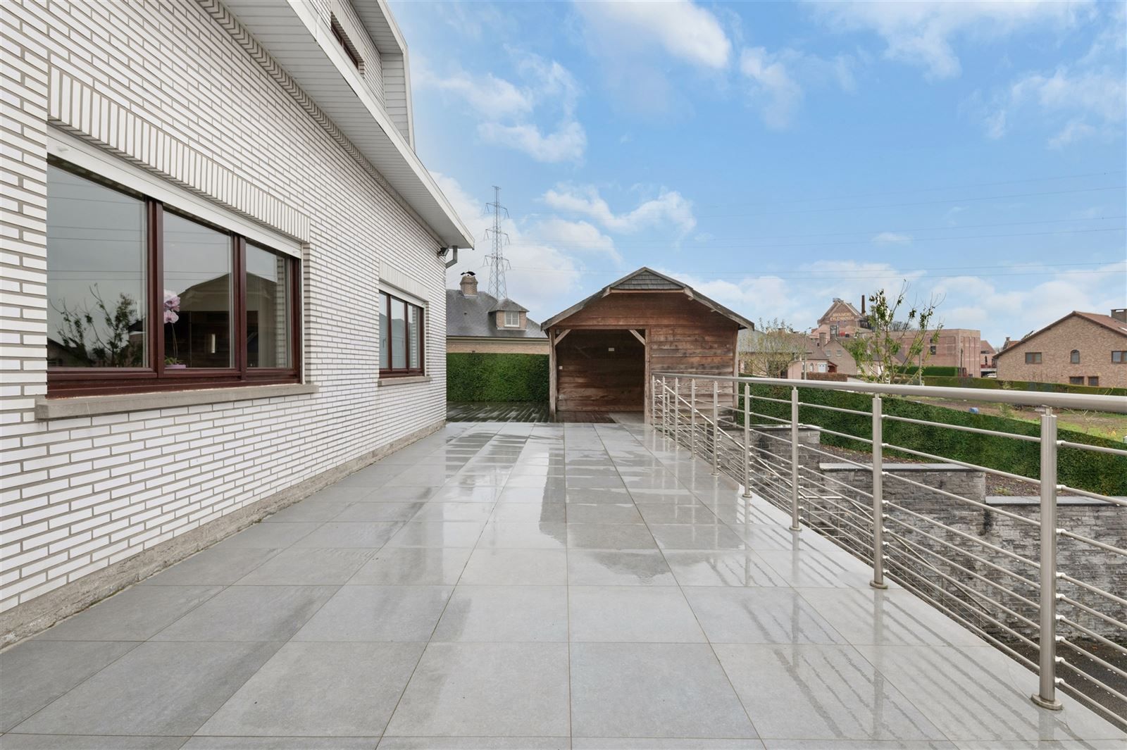 Polyvalente villa met  zeer grote loods foto 11