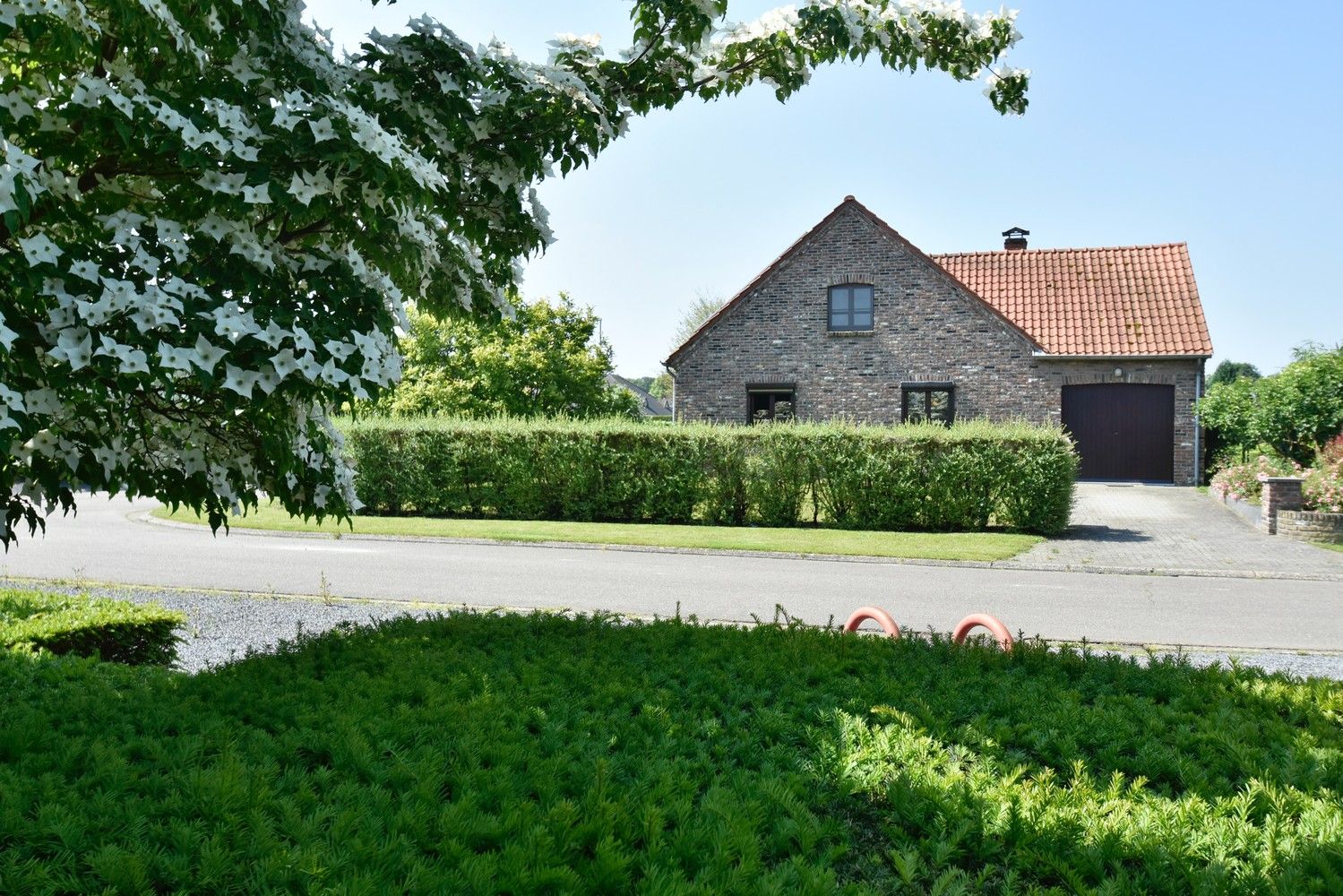 Ruim landelijk woonhuis met lichtrijke tuinkamer, inpandige garage en vier slaapkamers gelegen in het geliefde Neerharen foto 30