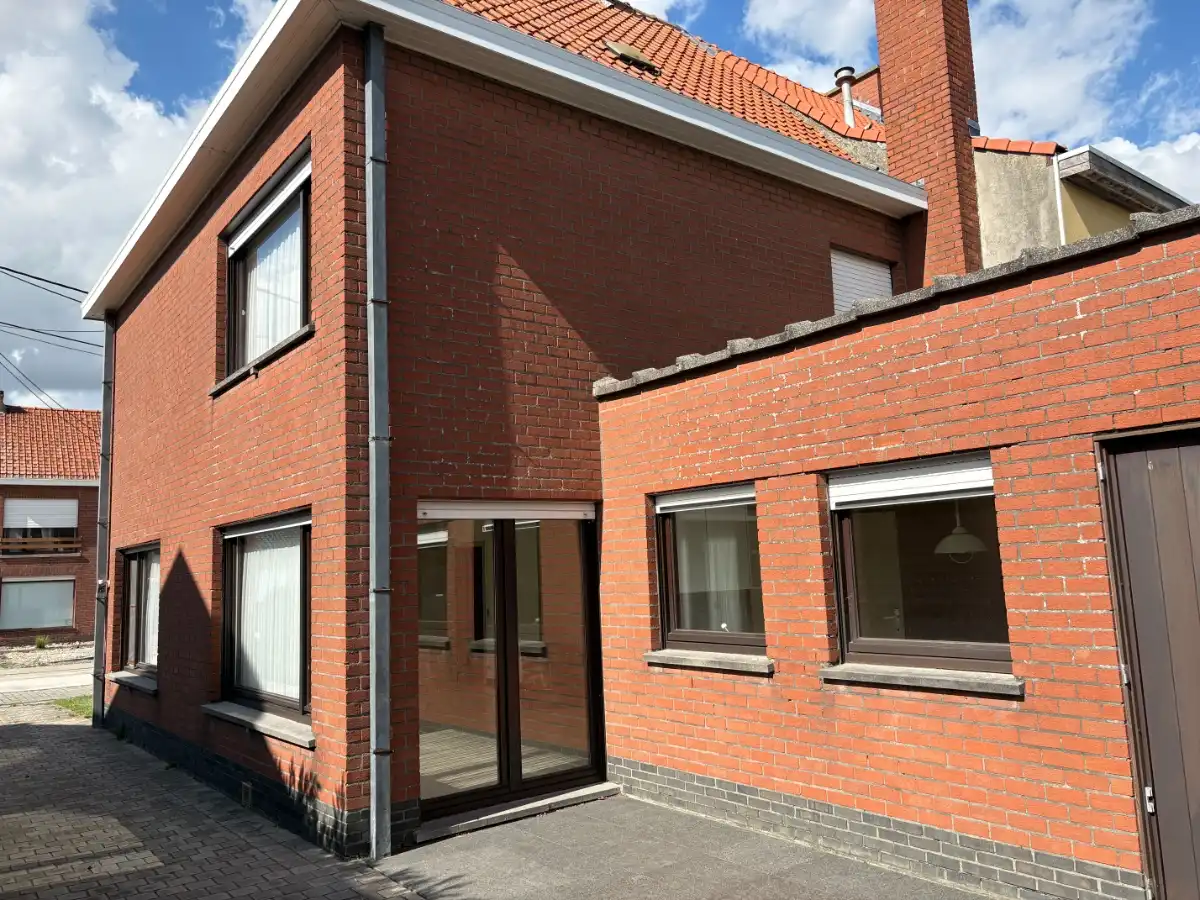 EENGEZINSWONING + garage & grote tuin foto 5