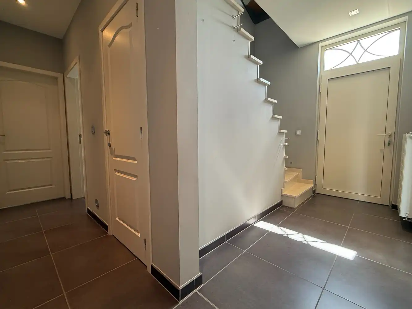 TE HUUR : PRACHTIGE WONING MET 5 SLAAPKAMERS EN 2 BADKAMERS foto 12