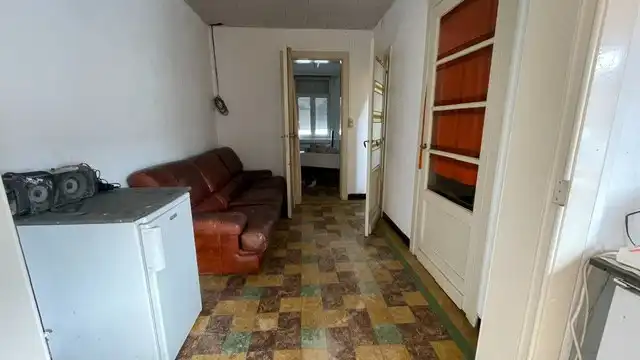 Magazijn met te renoveren woning foto 14