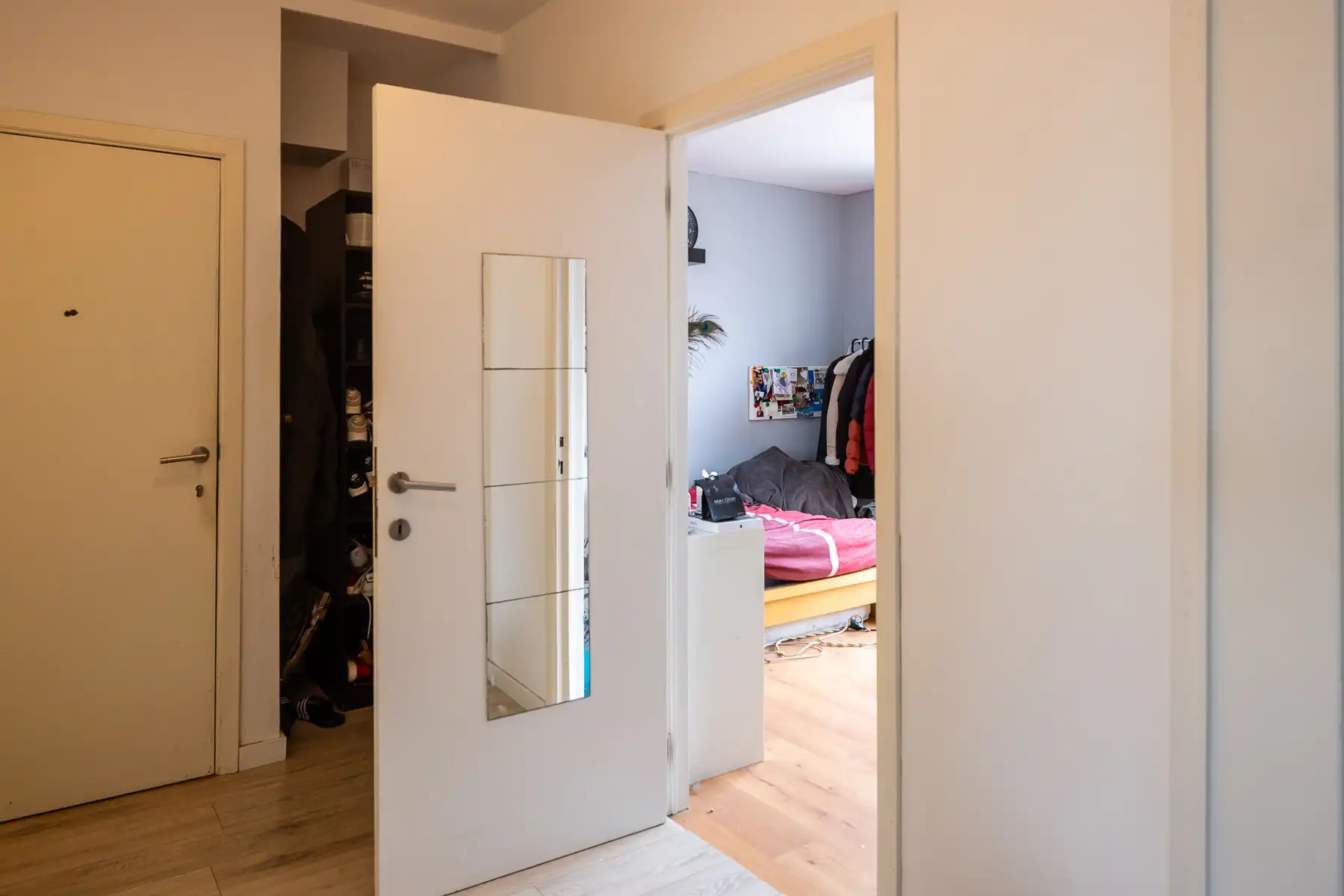Ruim appartement met 2 slaapkamers en balkon foto 5