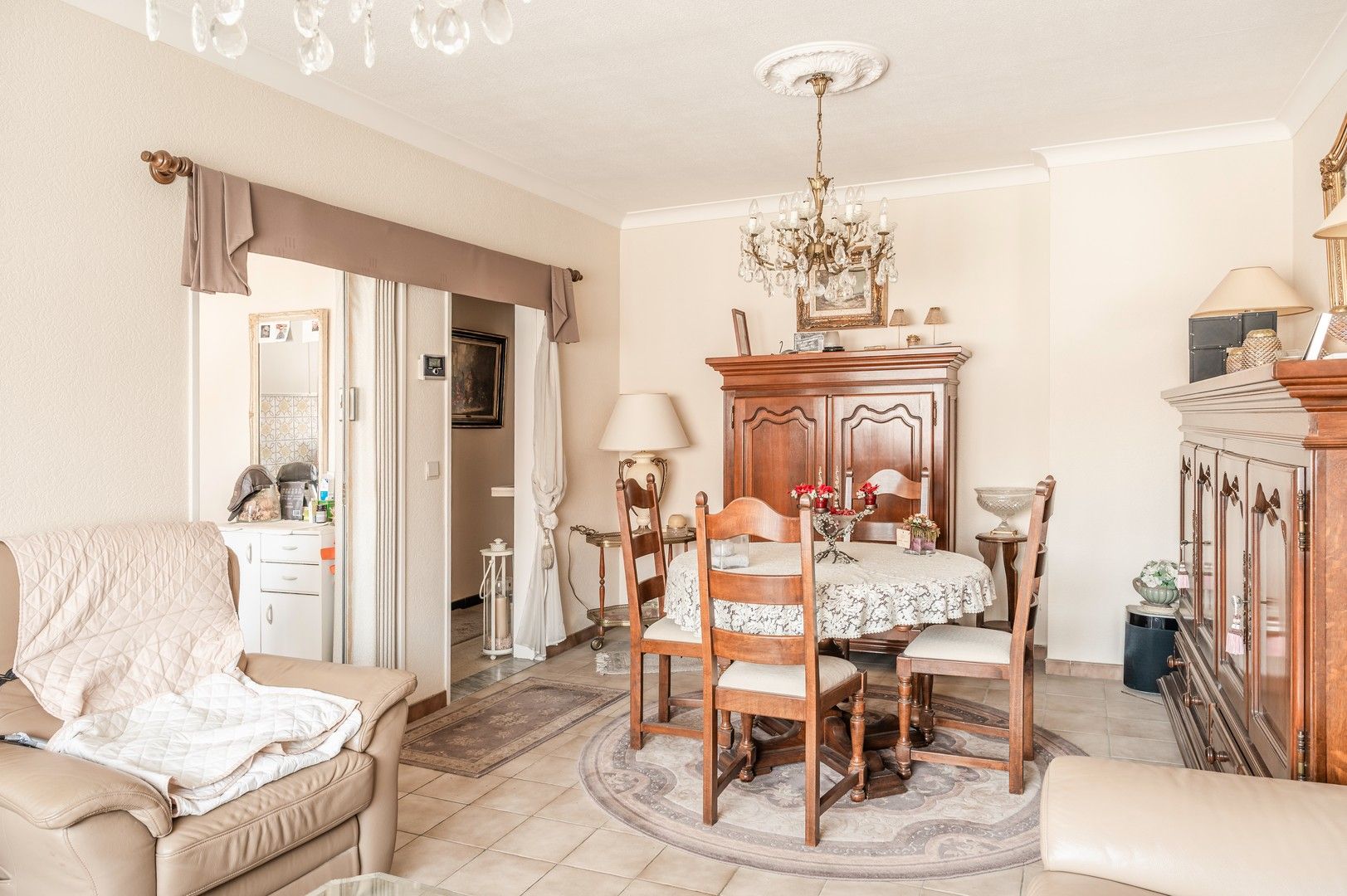 Appartement met kelderberging en garage foto 2