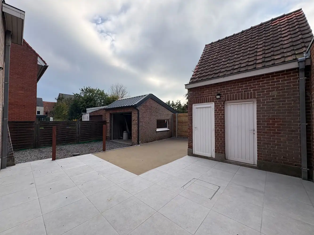 Charmante, gerenoveerde halfopen woning met tuin + garage foto 17