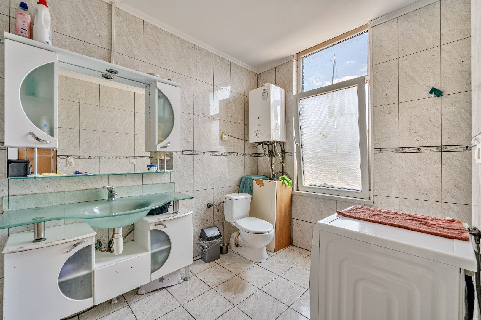 Te renoveren woning met stadskoer foto 8