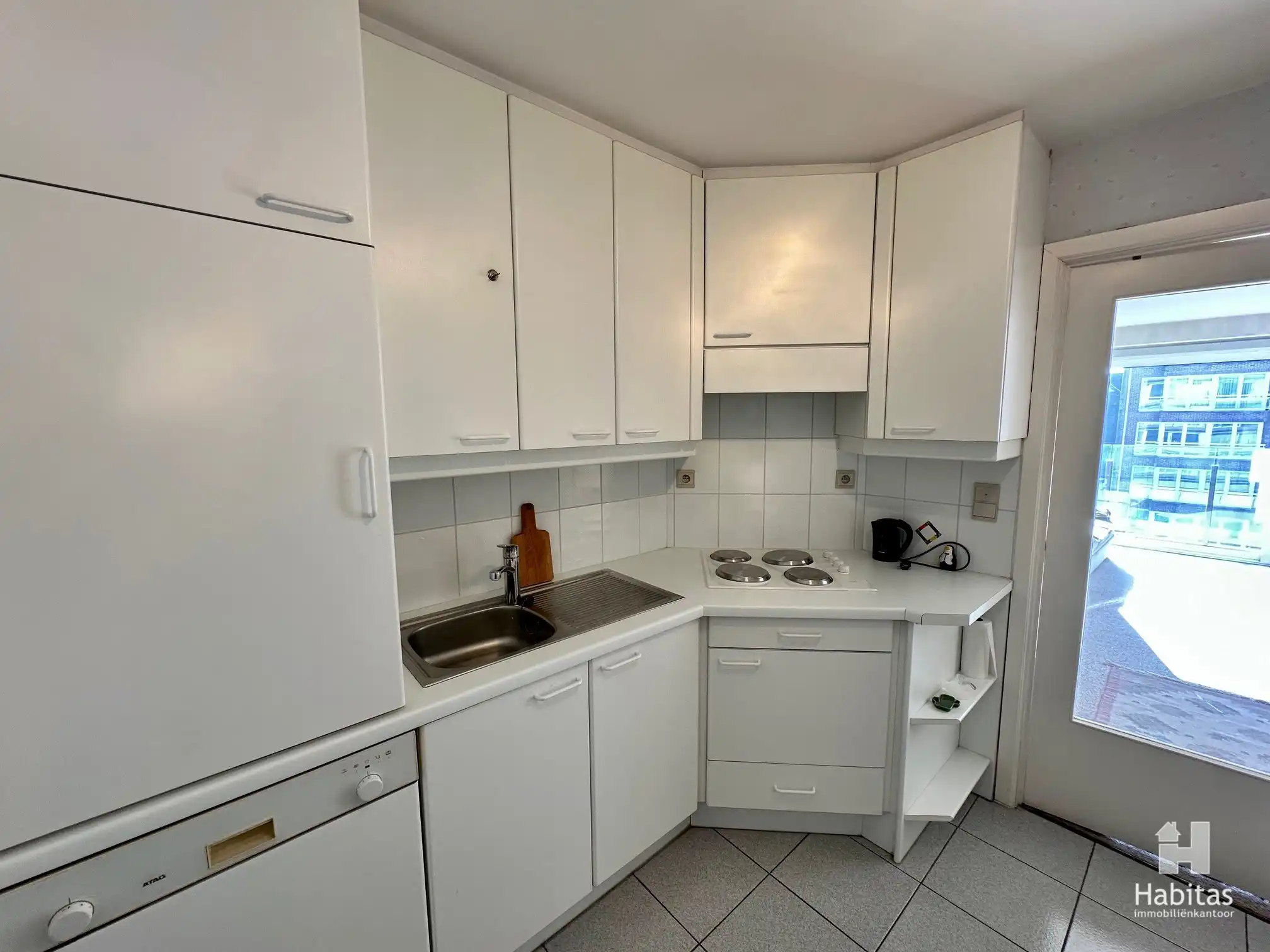 Verrassend ruime studio op 3de verdieping foto 6