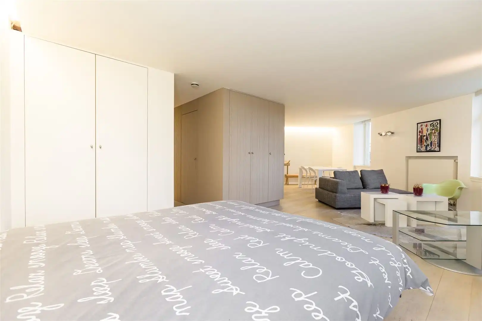 Gemeubelde luxestudio van 63 m² aan de Bolivarplaats foto 7