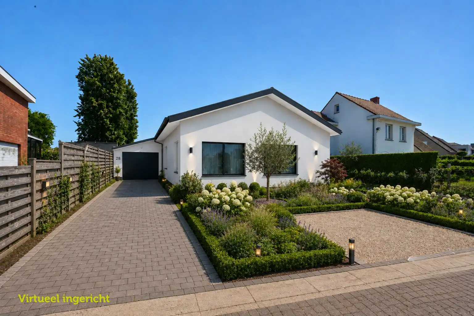 Ruime gelijkvloerse woning met 3 slaapkamers, garage en zonnige tuin op 781m2 foto 2