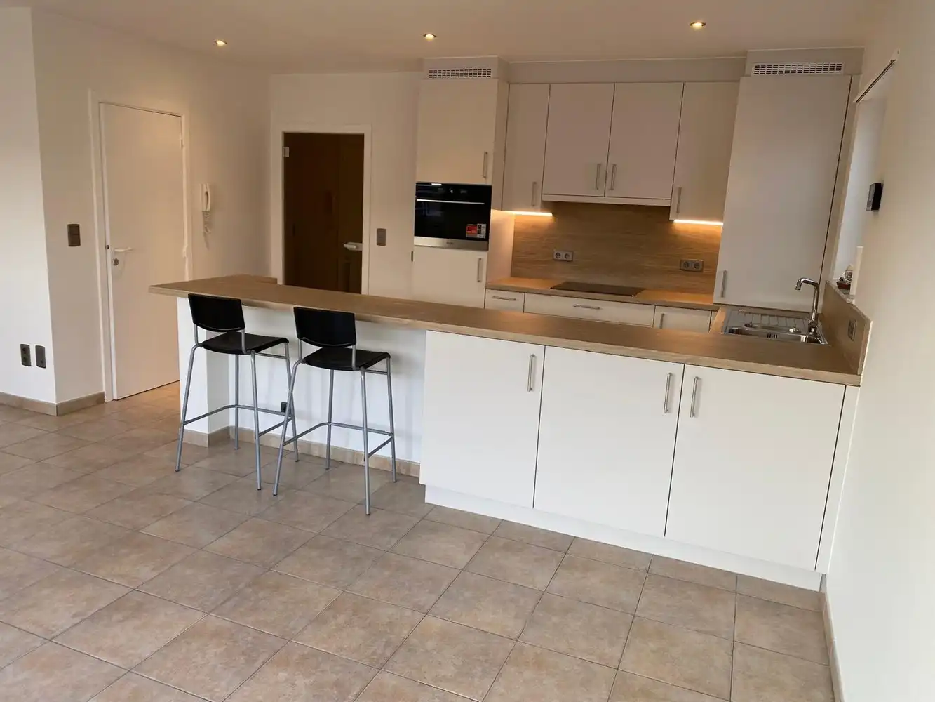 Instapklaar appartement 2de verdieping met lift. foto 3