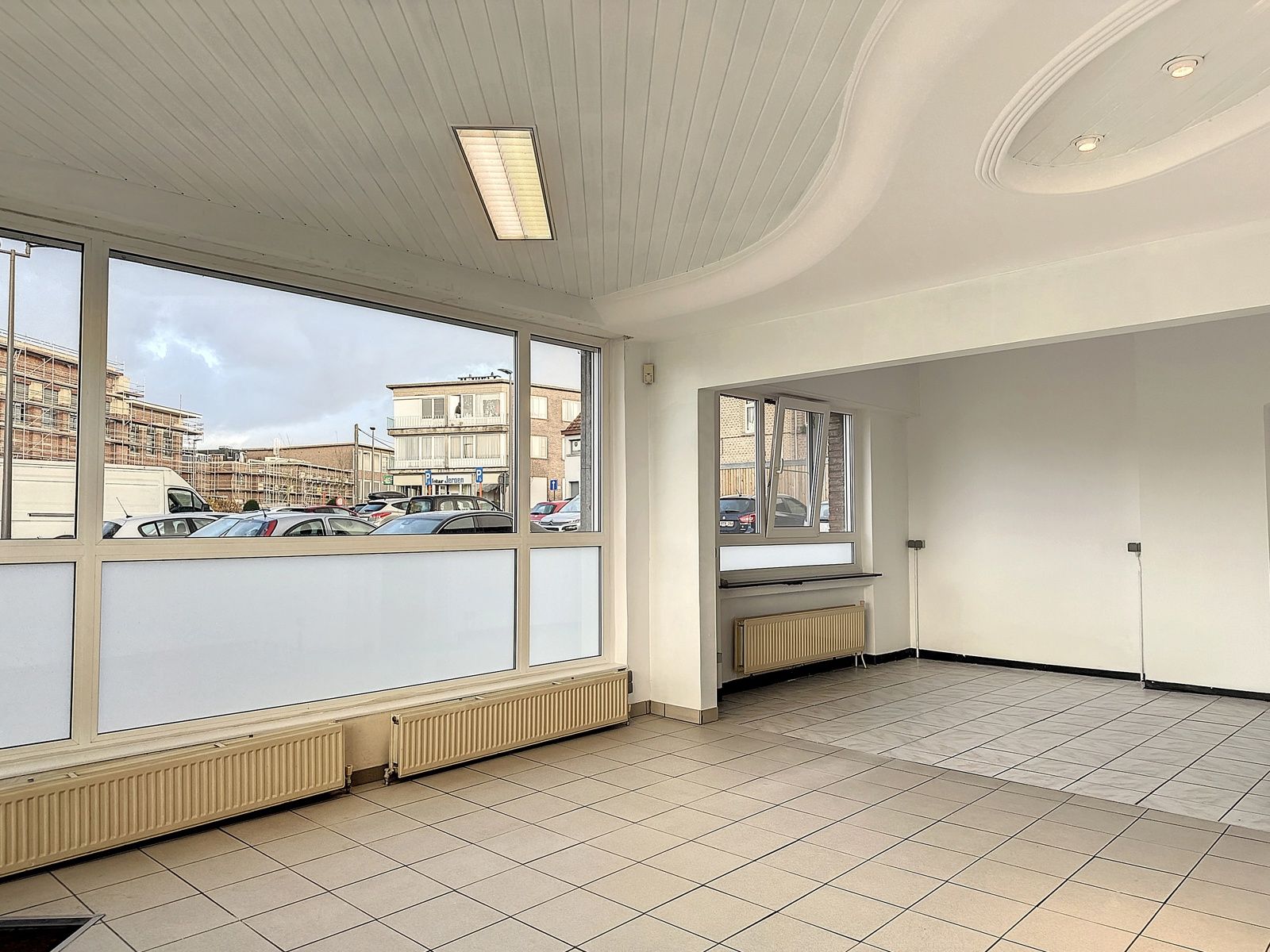 Commercieel gelegen hoekpand foto 4