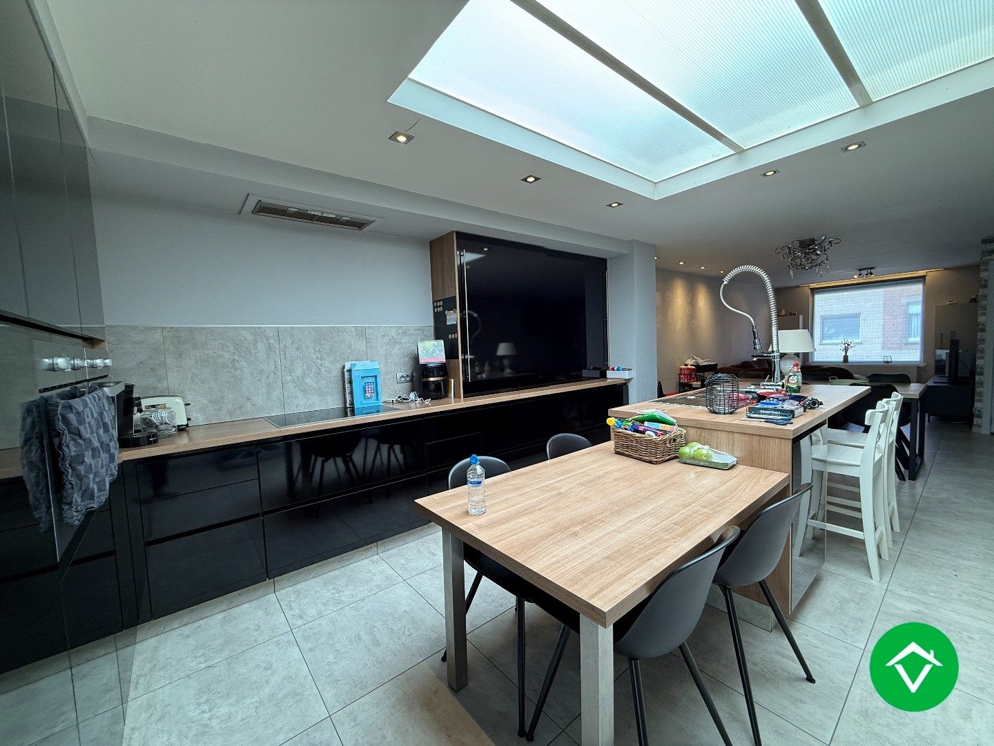 Instapklare woning met drie slaapkamers, tuin met uitweg, zolderkamer te Roeselare foto 7