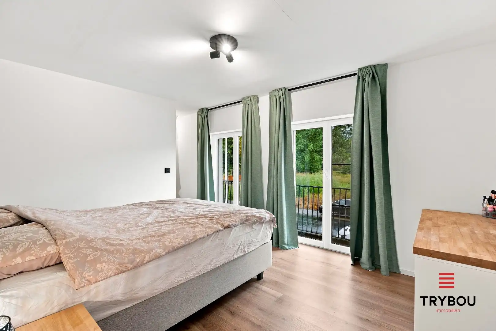 Uitstekende gelegen woning met loods en tuin!  foto 14