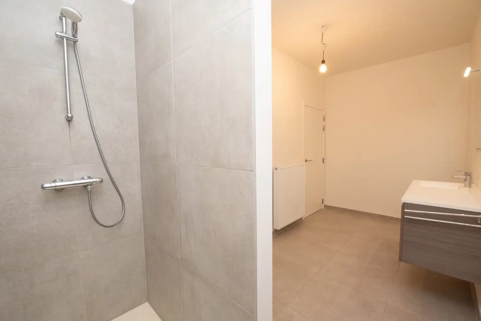 Prachtig gelijkvloers appartement te Sint-Eloois-Vijve met tuintje en overdekt terras.  foto 20