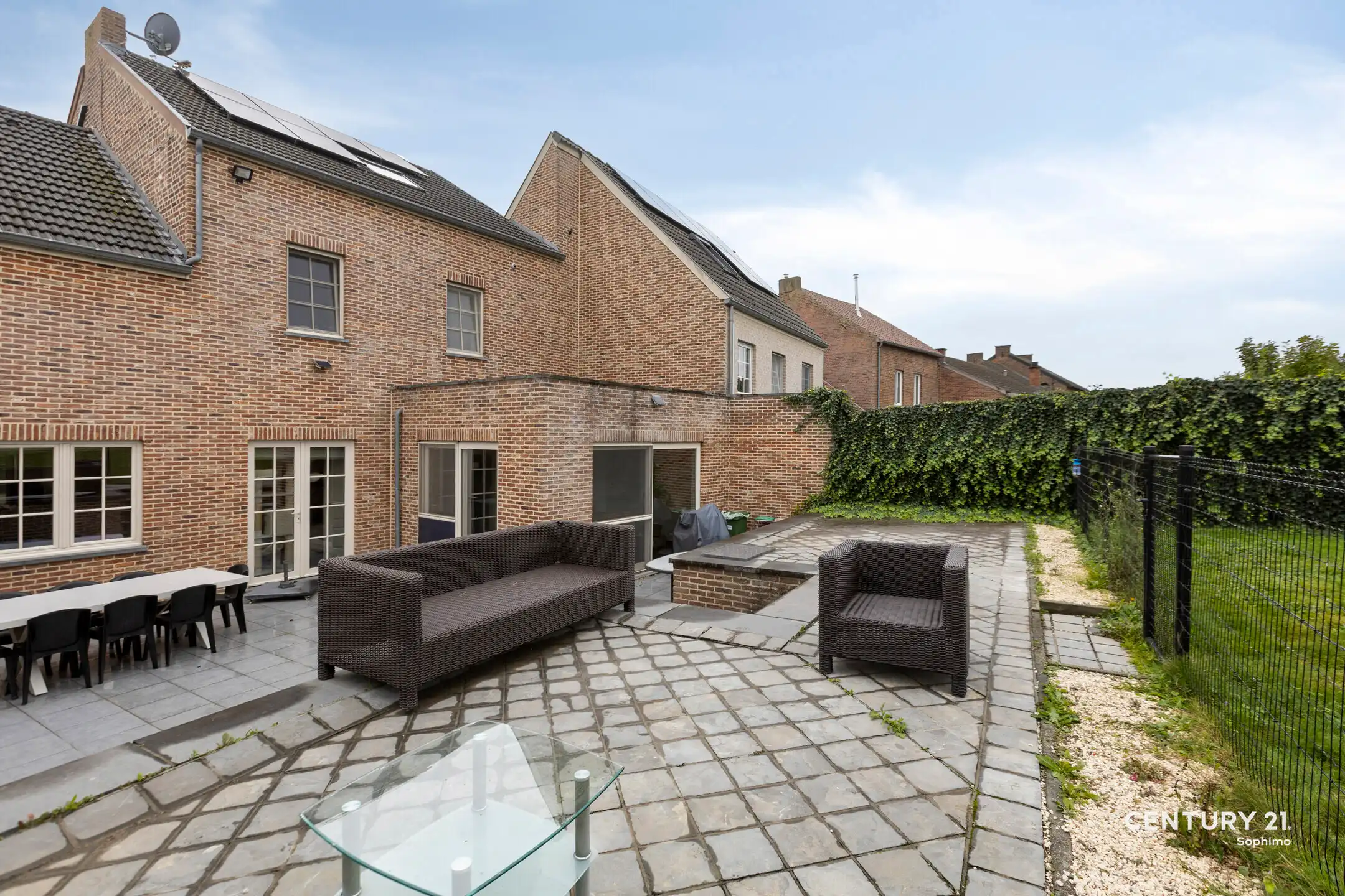 Instapklare woning met vier slaapkamers op perceel van 11a22 foto 29
