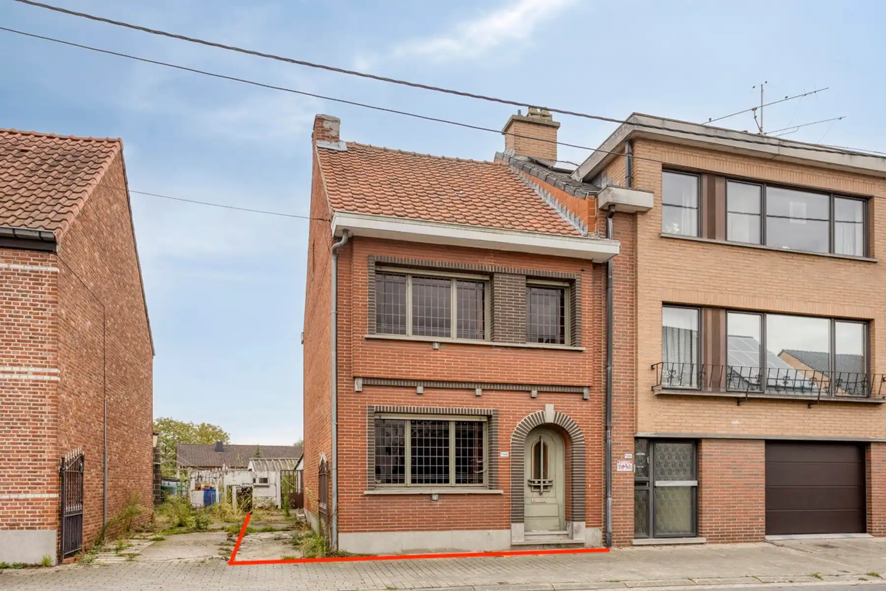 Te renoveren halfopen bebouwing met zuidwestgerichte tuin foto 2
