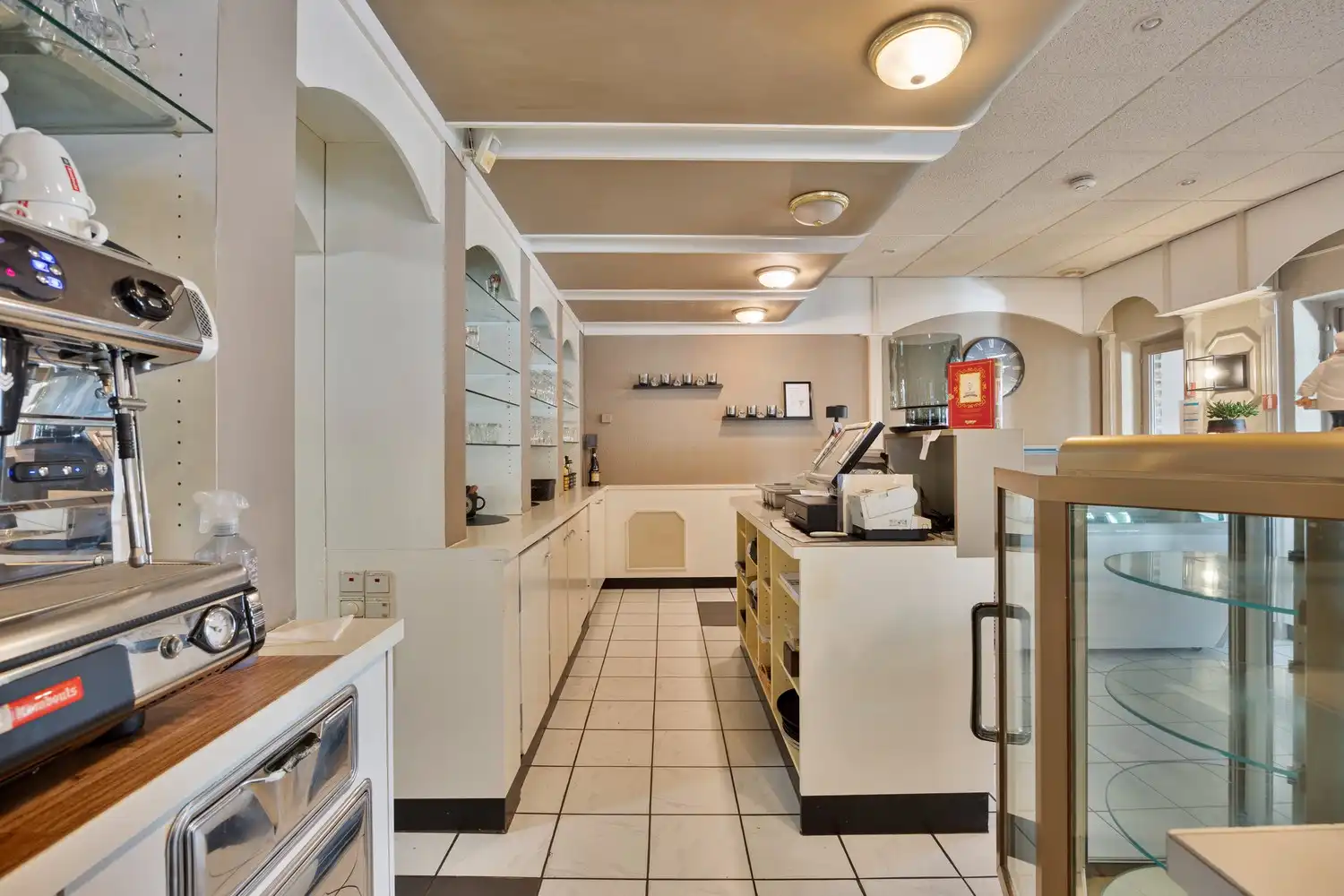 Bedrijfspand met woonst op perceel met commerciële mogelijkheden (ca. 38a) foto 25