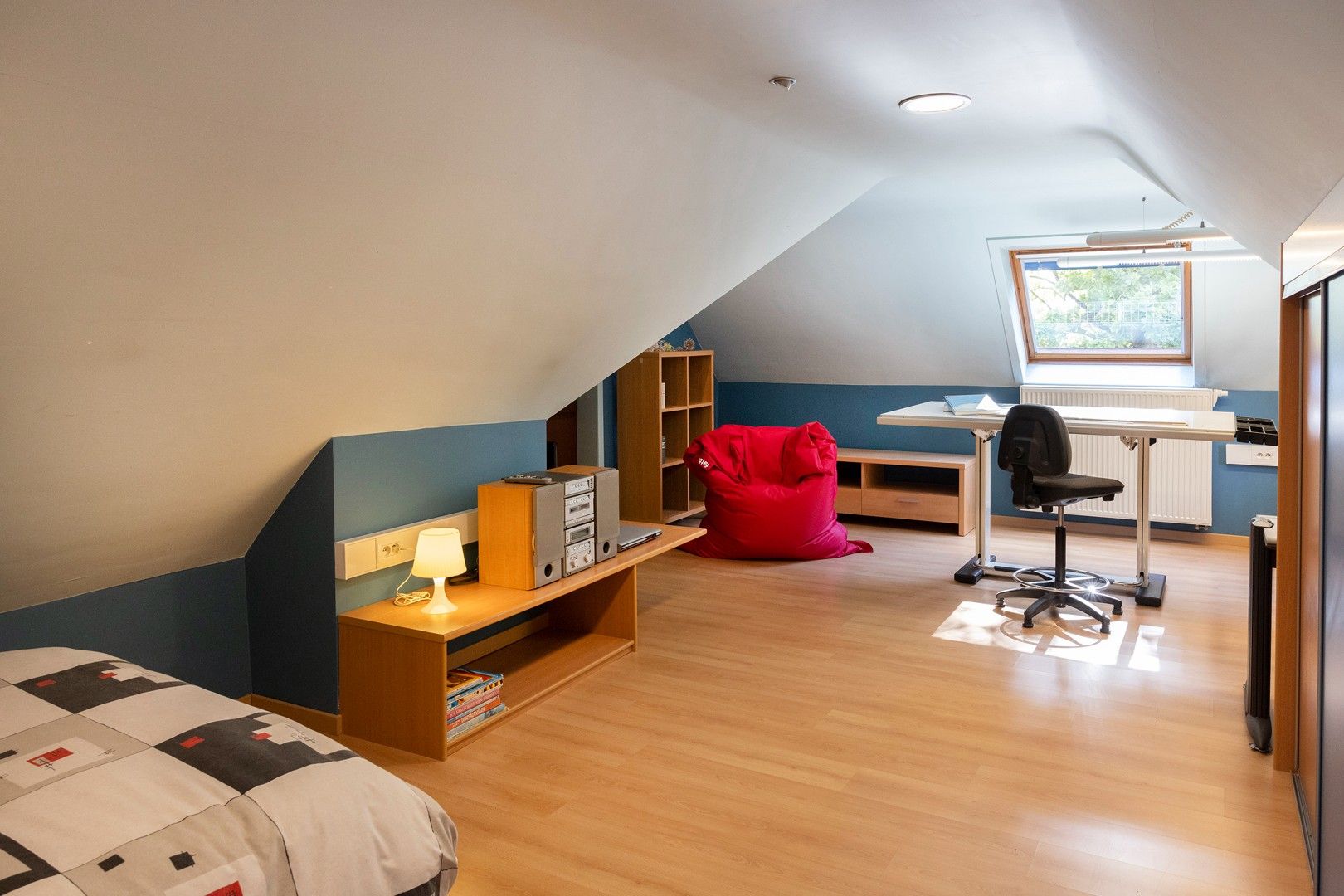Alleenstaande woning op gegeerde ligging op 2600 m2. foto 10