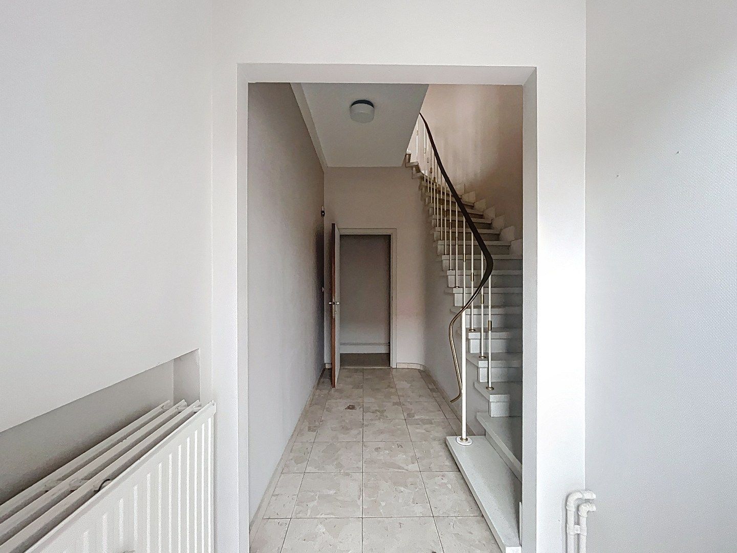 Veelzijdig pand op topligging: wonen en werken of tweewoonst met terrassen en garage foto 13