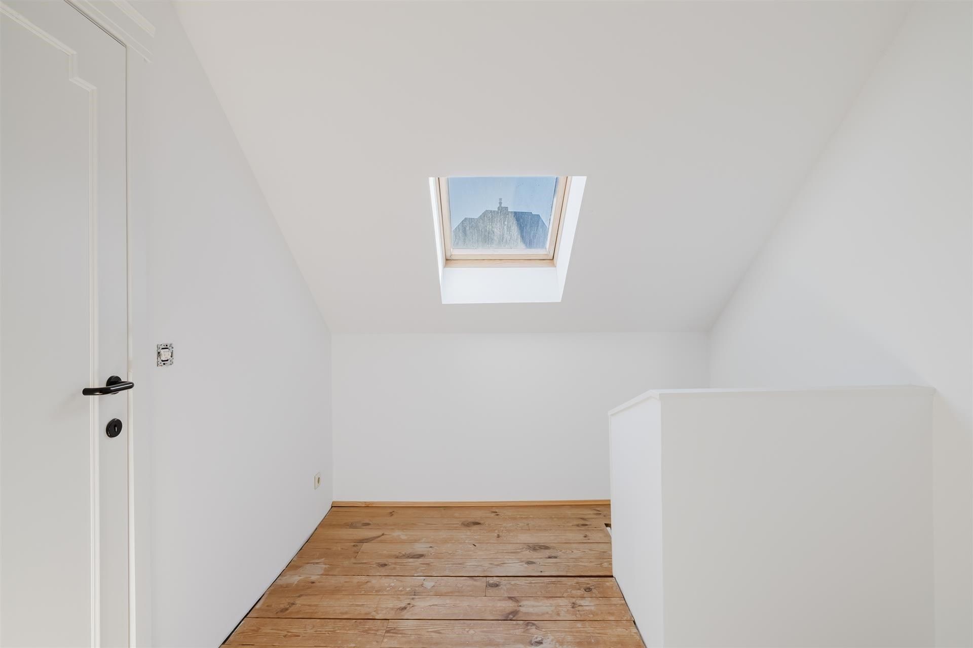 Prachtige gerenoveerde woning met 3 slks op topligging foto 19