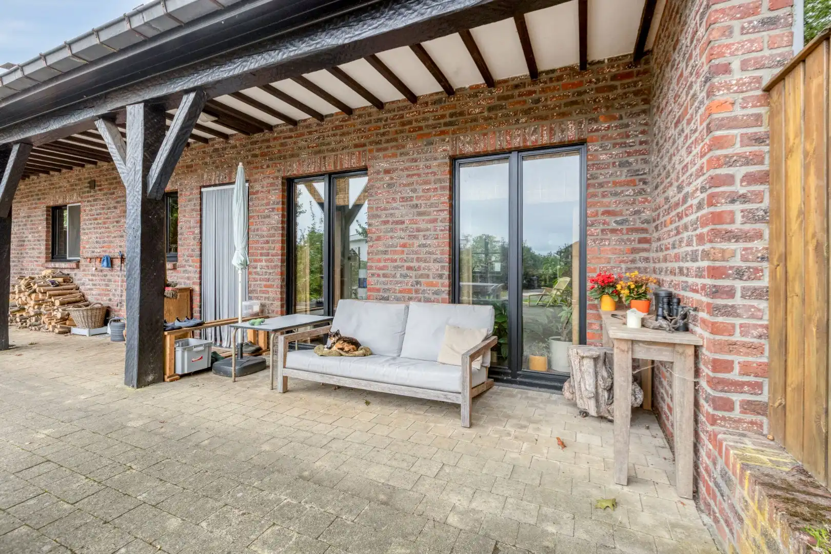Ruime woning met 5 slpks gelegen op een rustige locatie met een vlotte verbinding naar de omliggende gemeenten !  foto 39