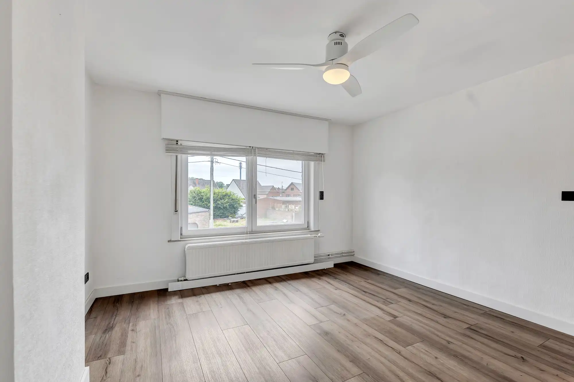 Goed onderhouden woning met garage en tuin foto 23