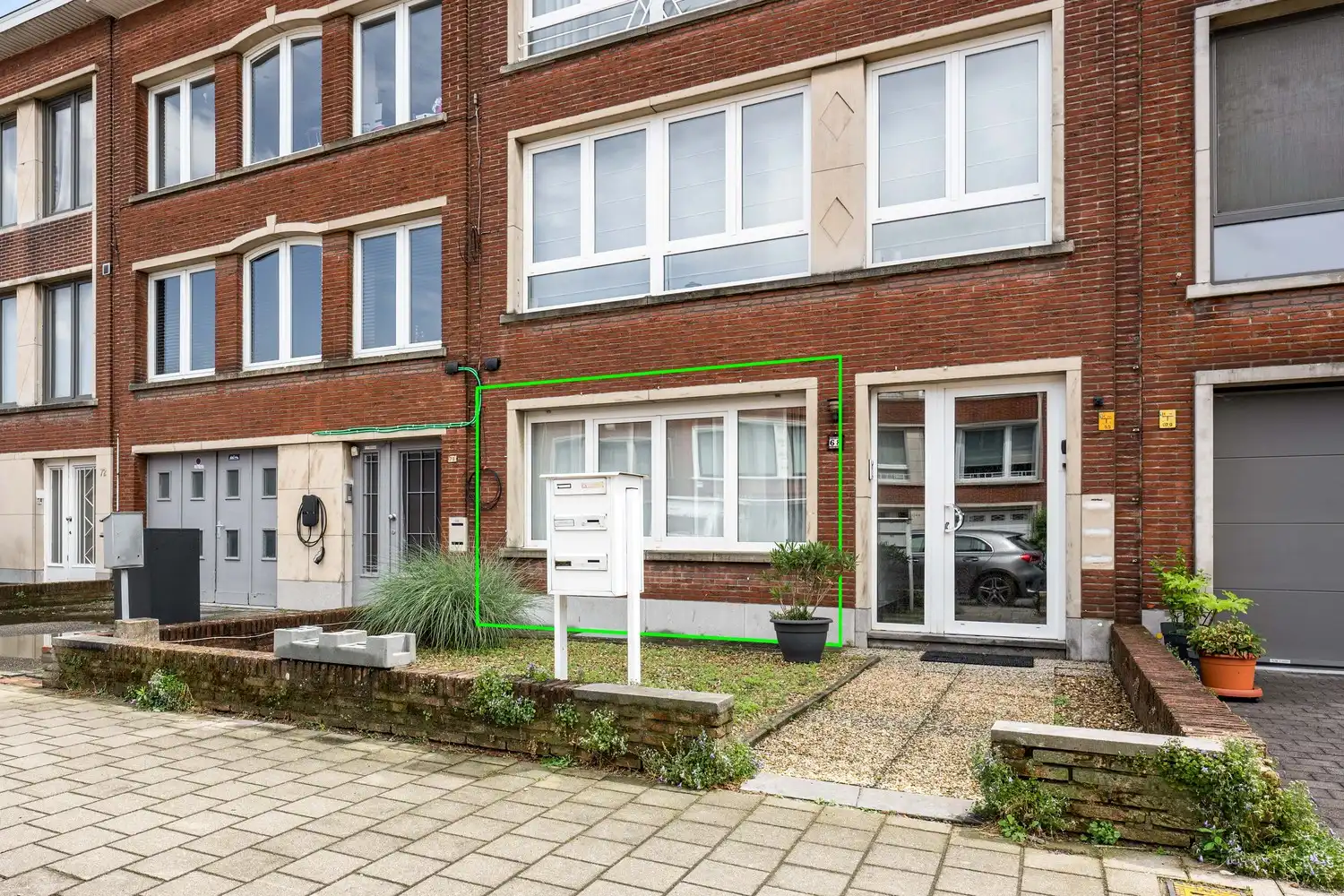 Instapklaar gelijkvloers appartement met zonnige tuin foto 18