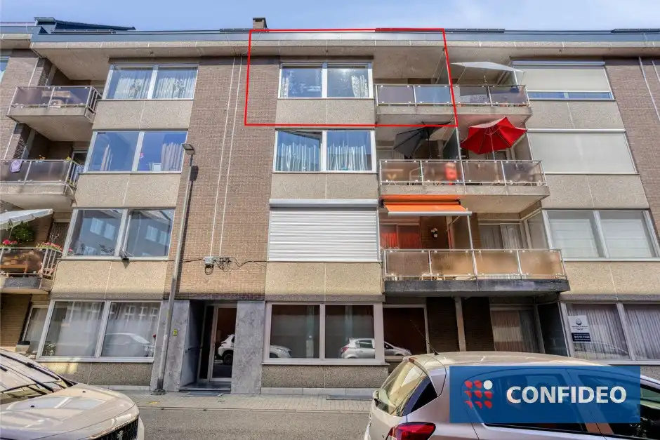 Op te frissen appartement met garage en kelderberging op toplocatie aan de stadsrand van Tongeren foto {{pictureIndex}}