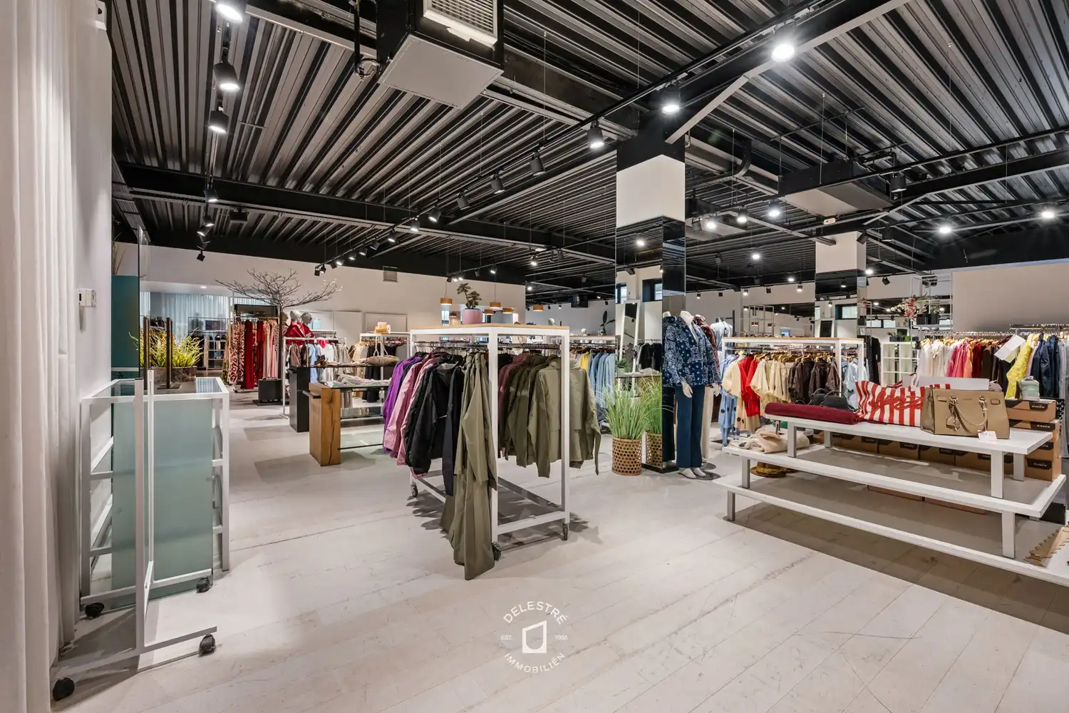 COMMERCIEEL PAND OP TOPLIGGING IN KUURNE NAAST CARDOEN EN MAZDA foto 11