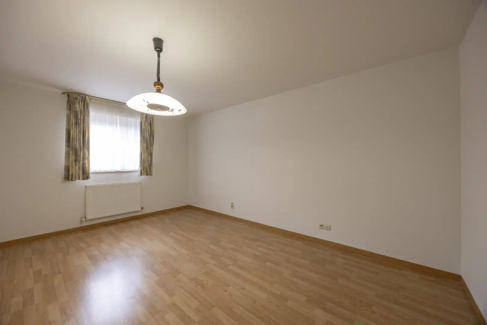 Ruim gelijkvloers appartement met terras en 2 slaapkamers te Overpelt centrum. foto 16