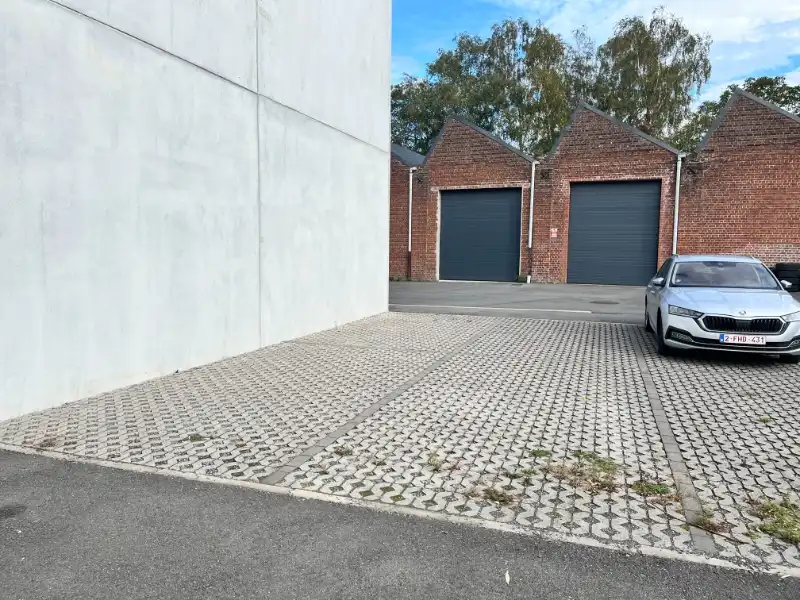 Praktische loods van 132 m² met 2 parkeerplaatsen in Rumbeke foto 9