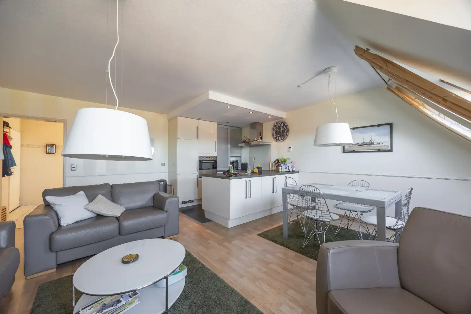 2-slaapkamer appartement met ruim terras foto 4