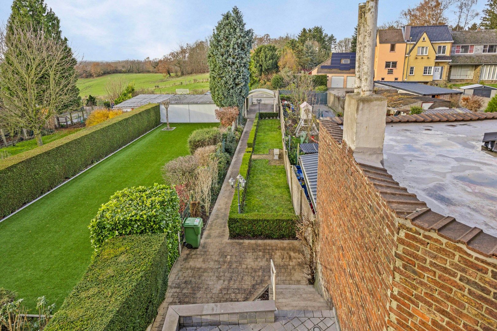 Instapklare woning met achtergelegen carport aan stadscentrum Tongeren foto 2