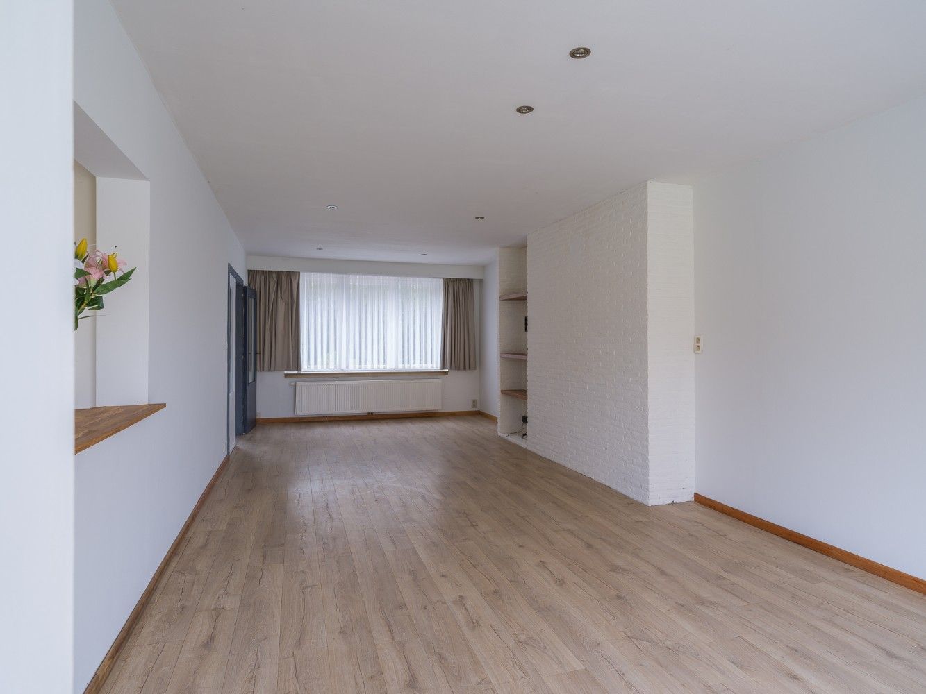 Ruime, instapklare woning met 4 slpk., inpandige garage en tuin foto 4