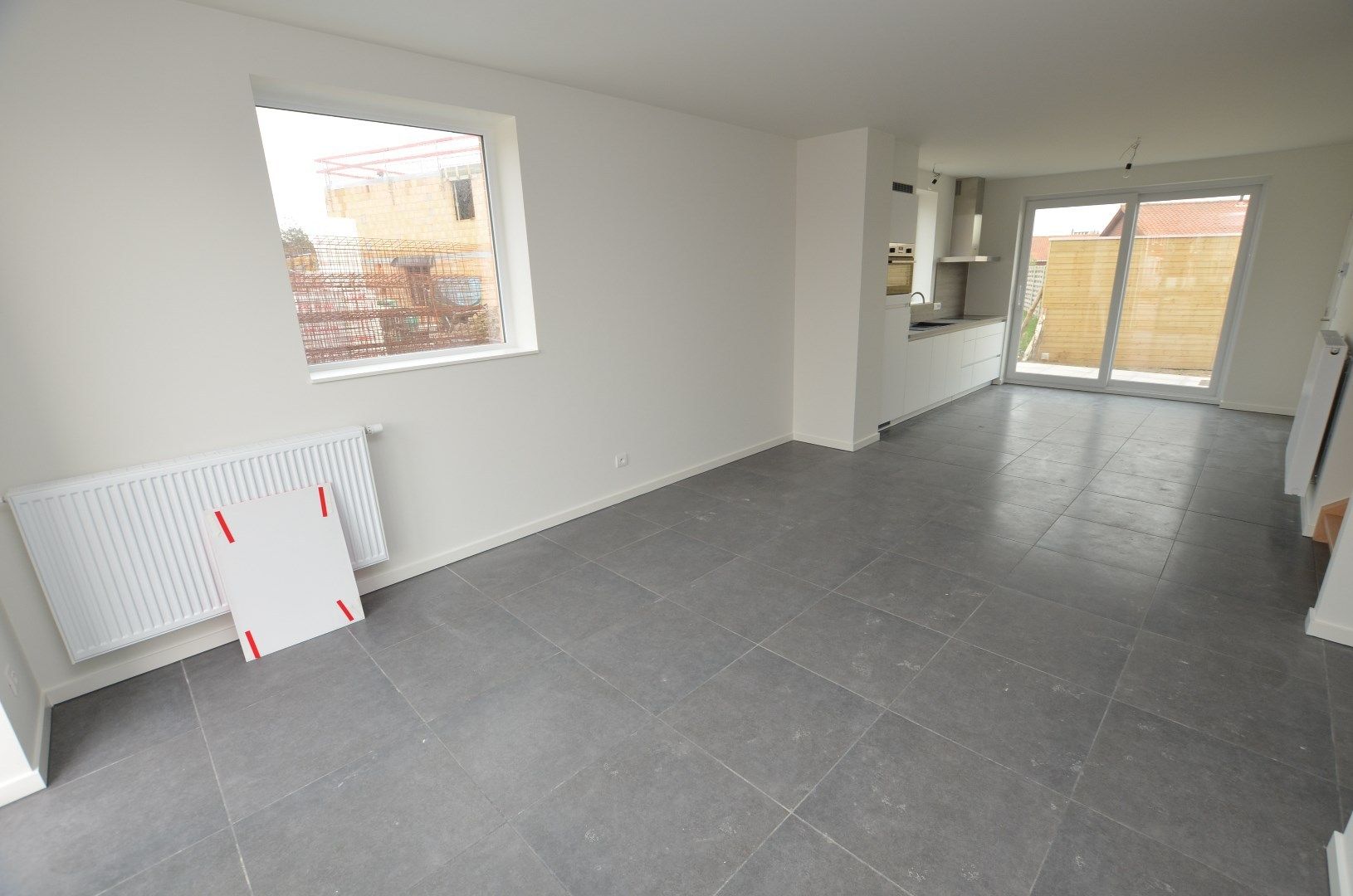 Woning met 2 auto-staanplaatsen foto 4