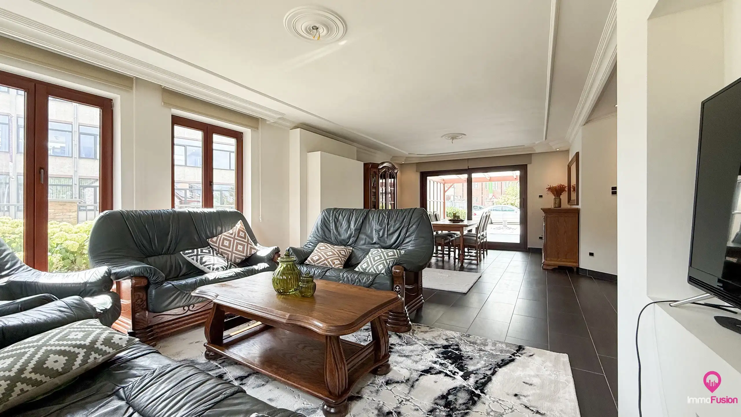 Ruime gezinswoning met 4 slpk, zonnepanelen en grote tuin! foto 6