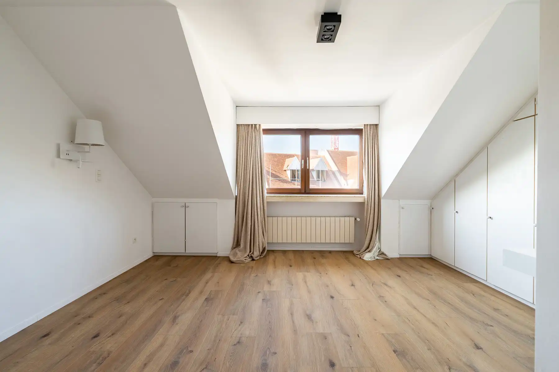 Pittoreske ongemeubelde woning met garage gelegen in Oud Knokke foto 17
