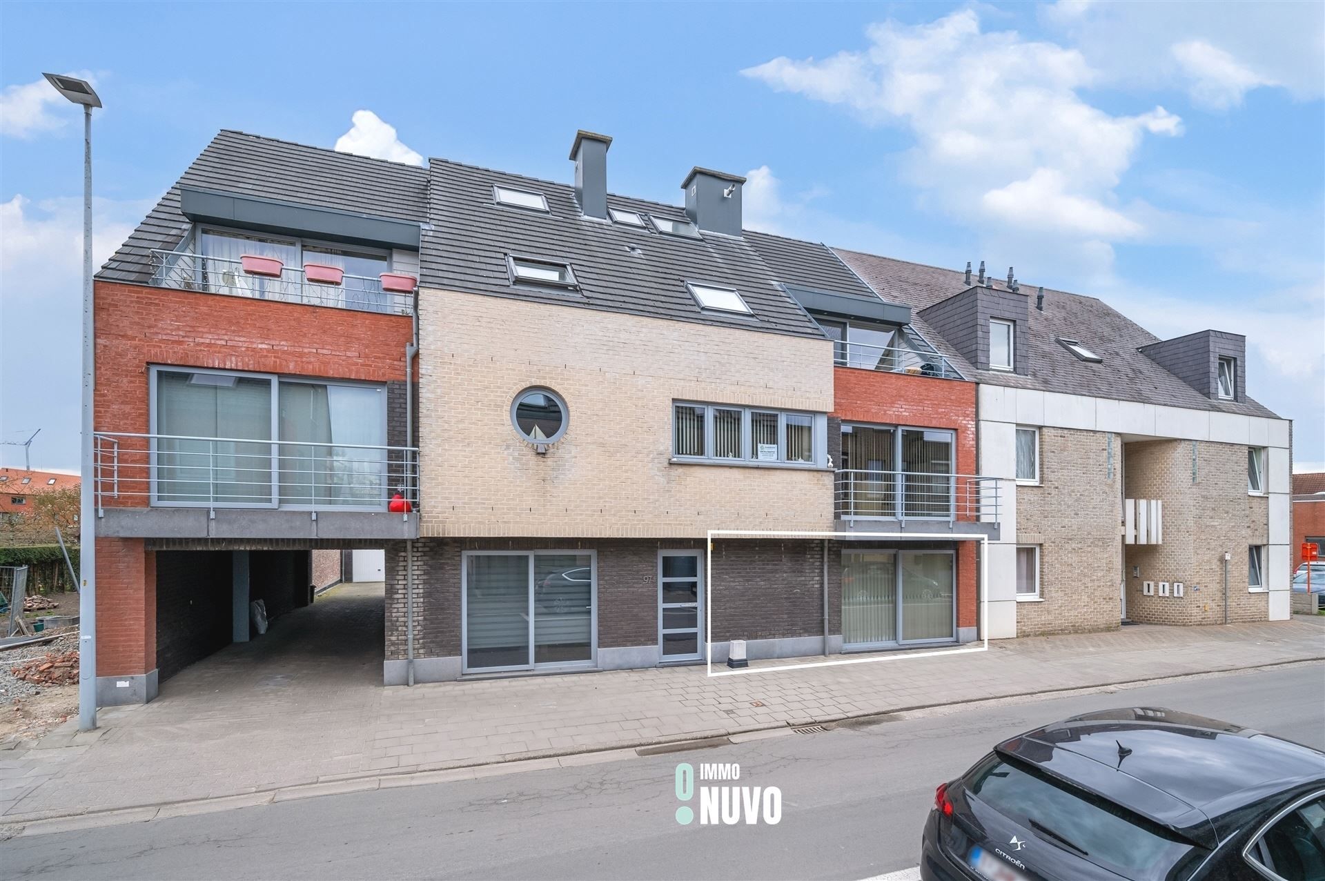 Gelijkvloers instapklaar 2 slaapkamer appartement met garage foto 2