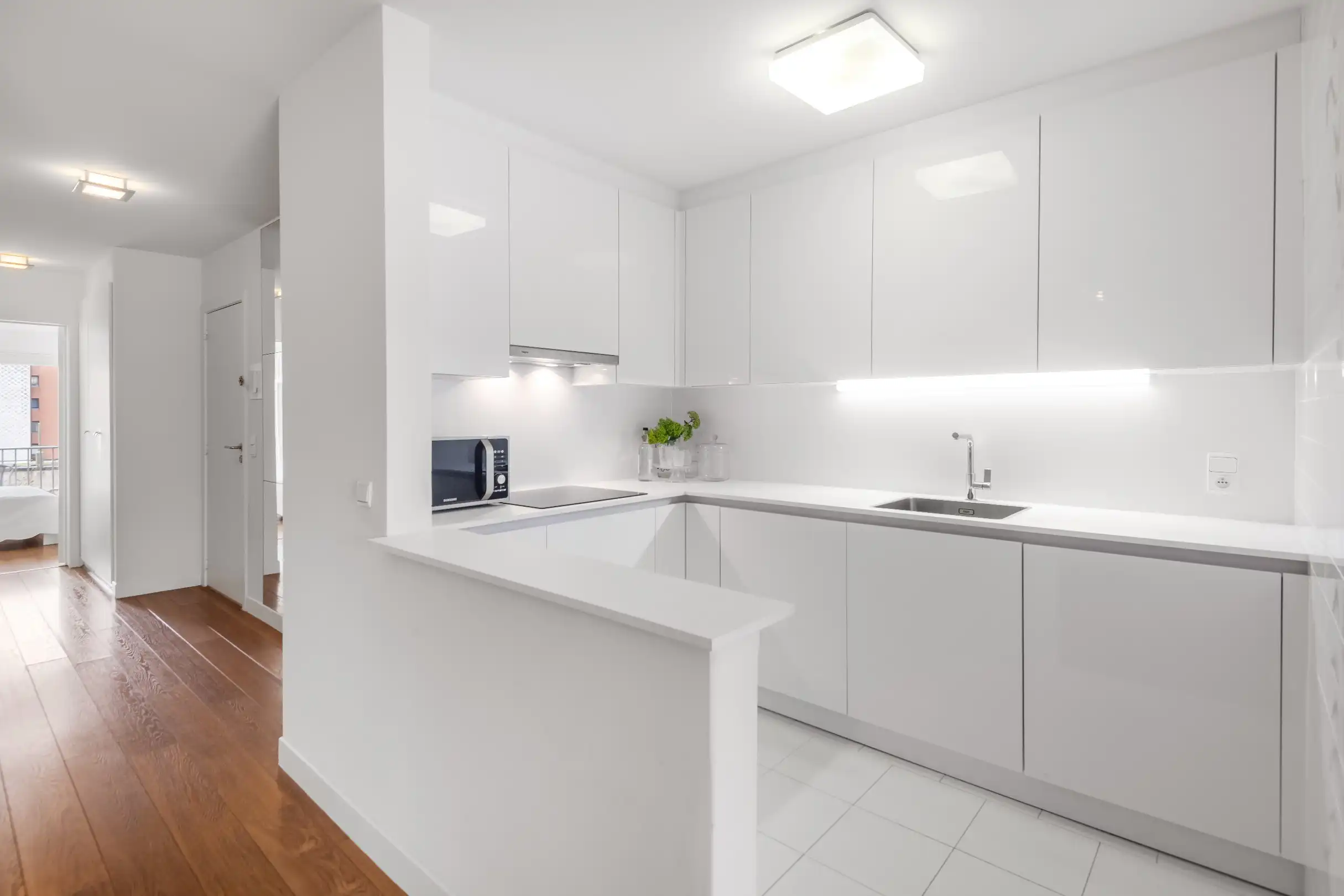 Instapklaar zuidgericht appartement, centraal gelegen dichtbij het strand en de winkels. Parking mogelijk. foto 8