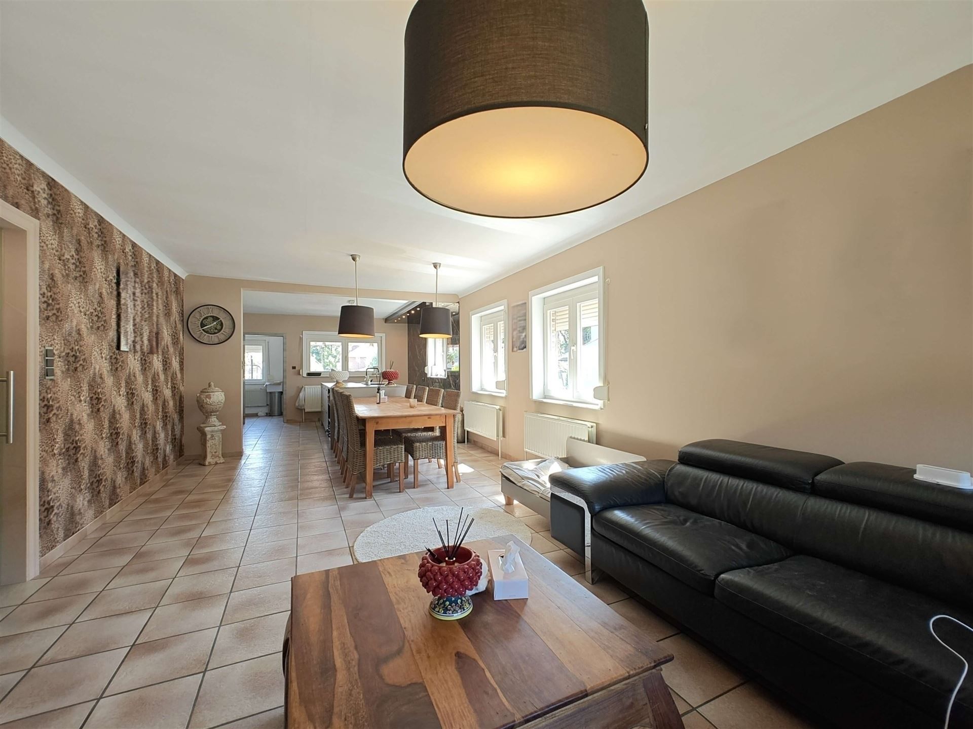 Vrijstaande bungalow woning met 3 slaapkamers en inpandige garage  foto 9